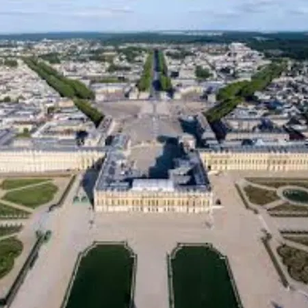 Private N2 - Nearby Versailles Castles *